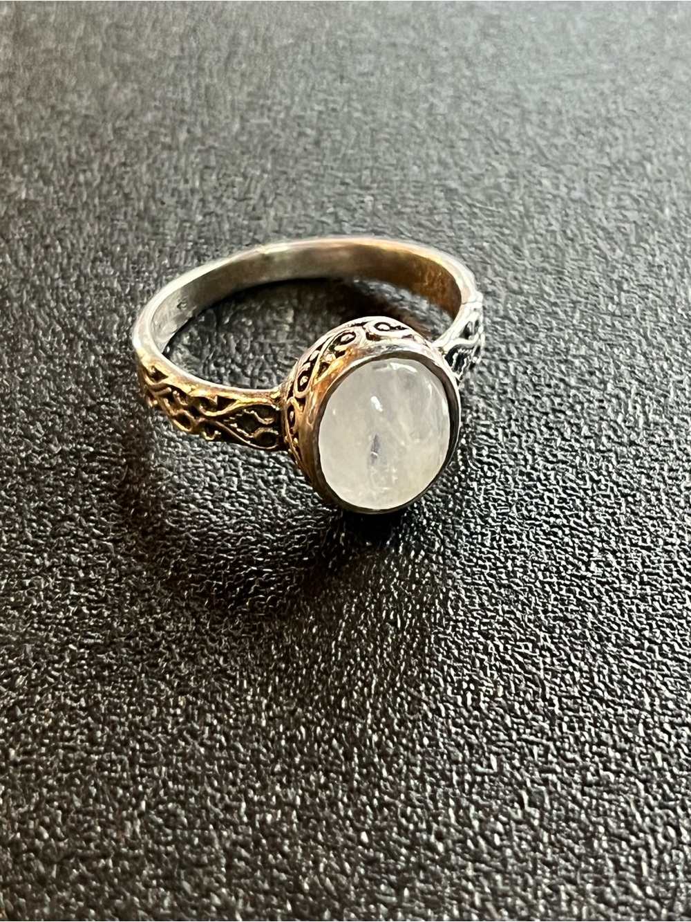 Sterling Silver Moonstone Ring - White w/ blue flash. Decorative band. Sz 8